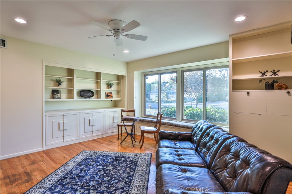 846 W 10th Street