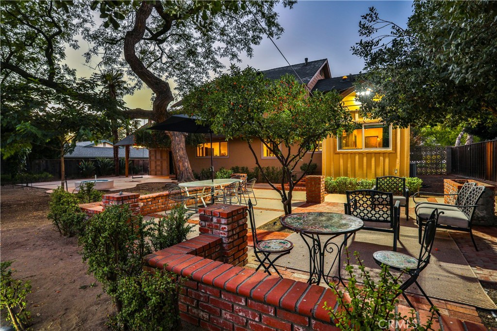 846 W 10th Street
