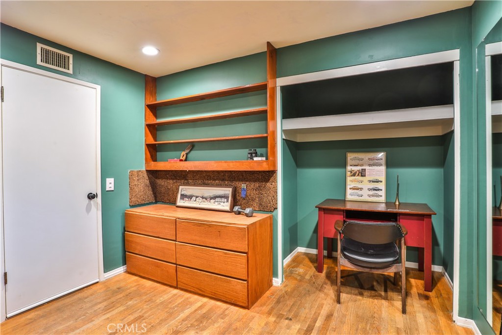 846 W 10th Street