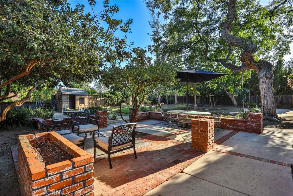 846 W 10th Street