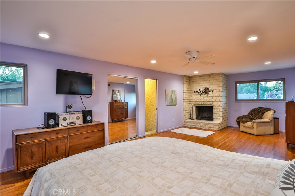 846 W 10th Street