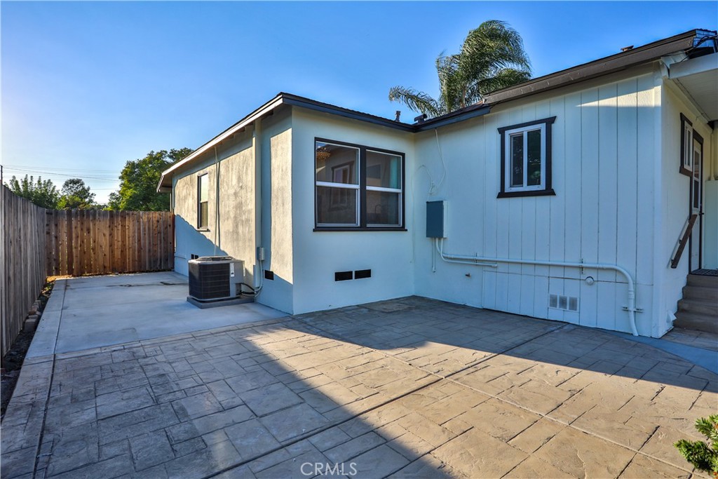 664 N 8th Avenue