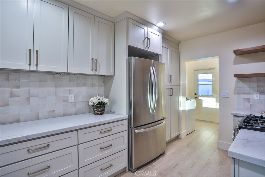 664 N 8th Avenue