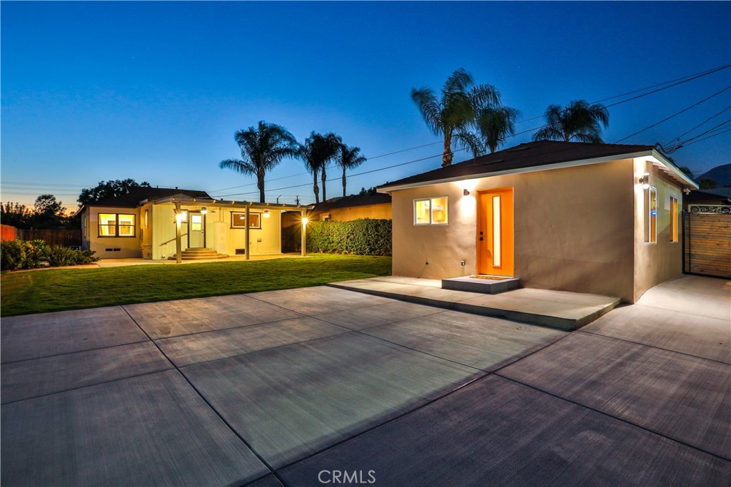 664 N 8th Avenue