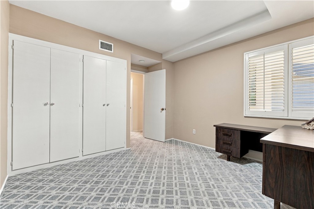 1386 N Tulare Way