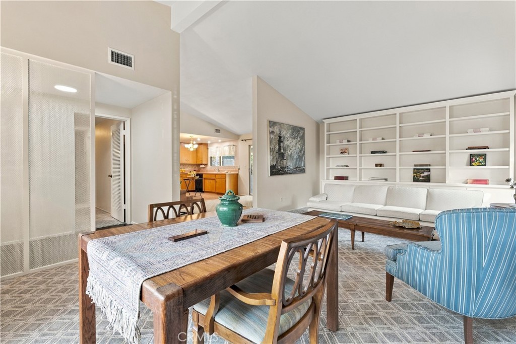 1386 N Tulare Way
