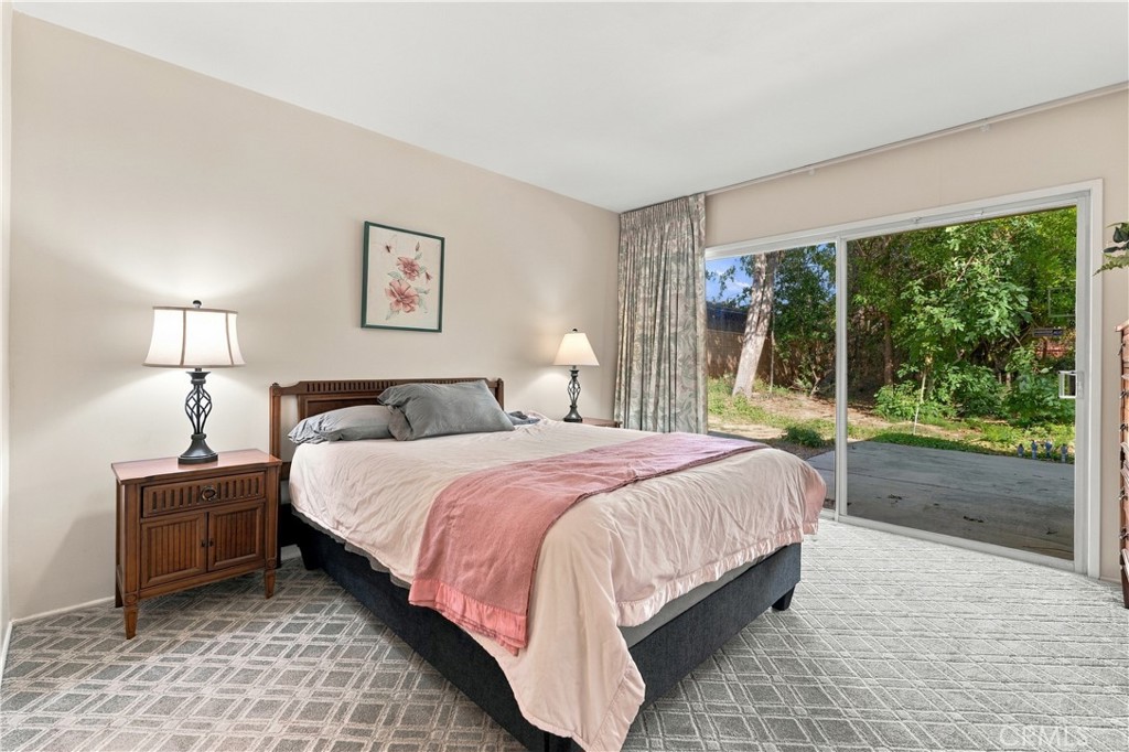 1386 N Tulare Way