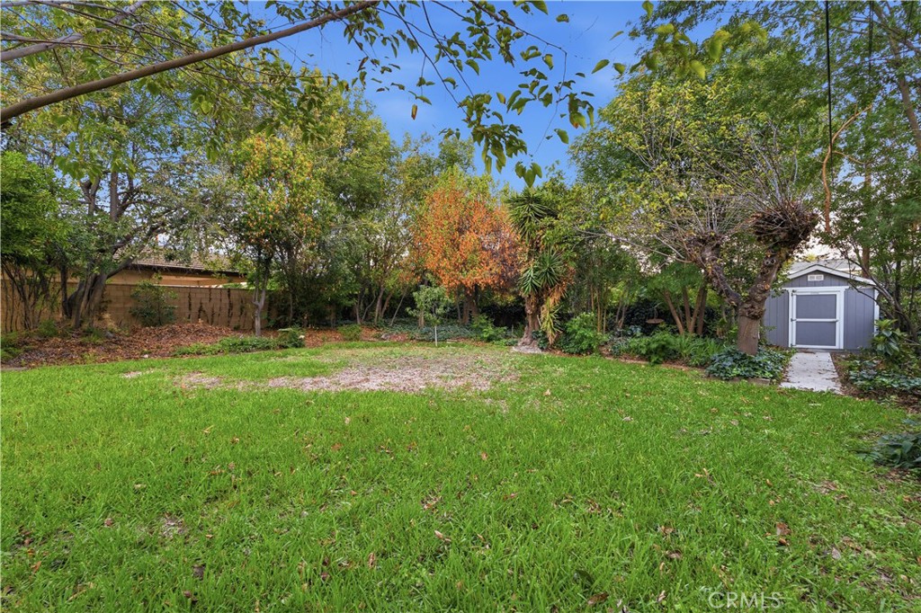 1386 N Tulare Way