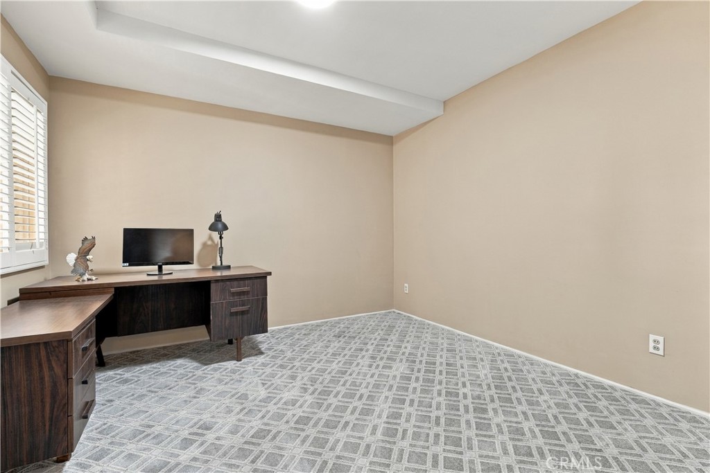 1386 N Tulare Way