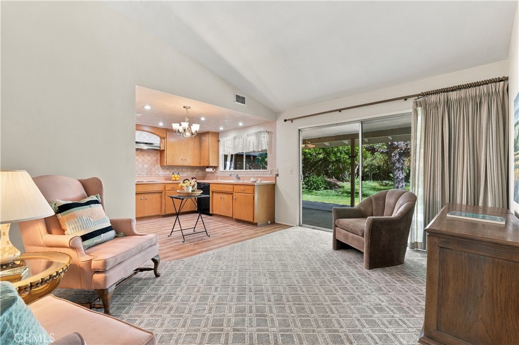 1386 N Tulare Way