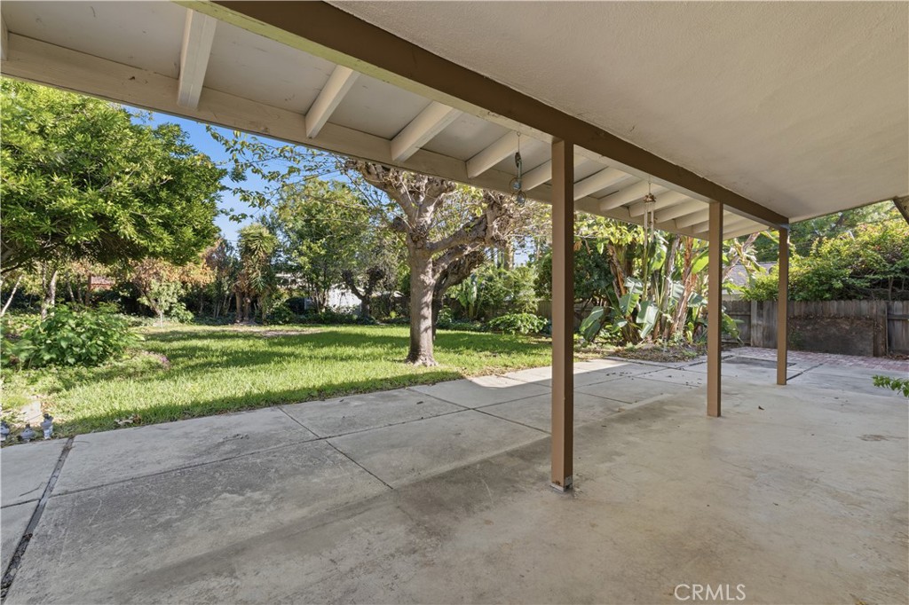 1386 N Tulare Way