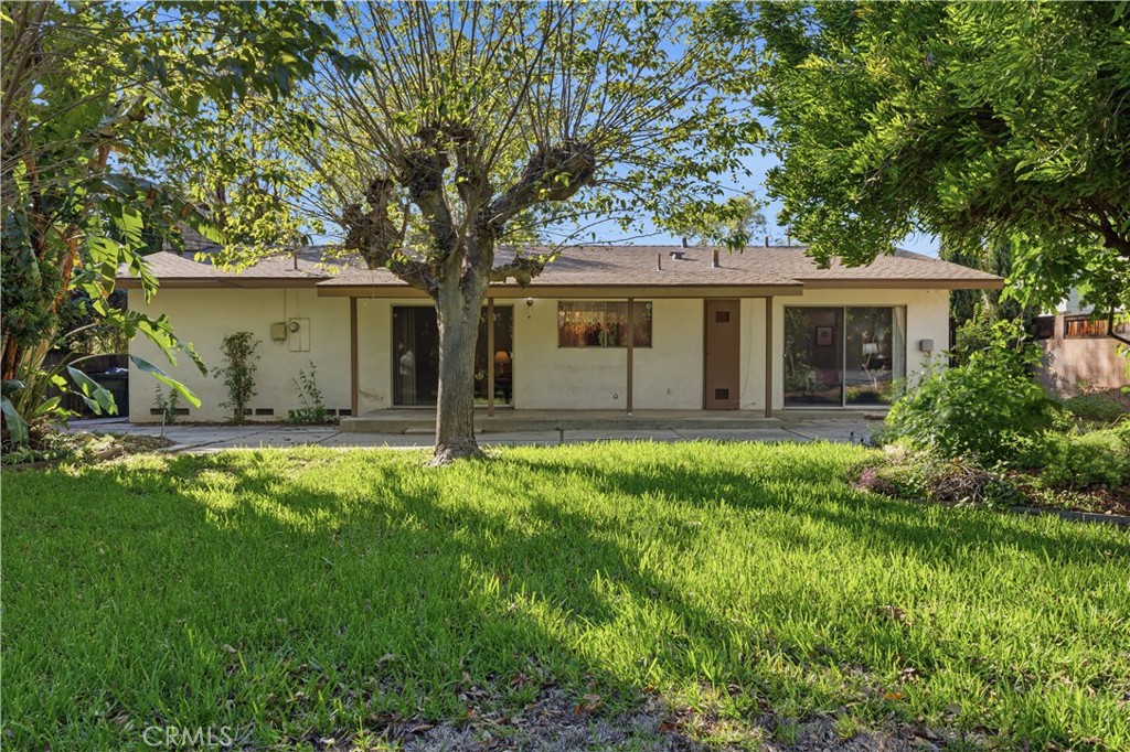 1386 N Tulare Way