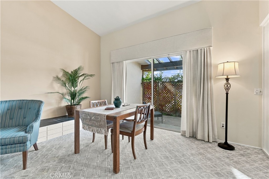 1386 N Tulare Way