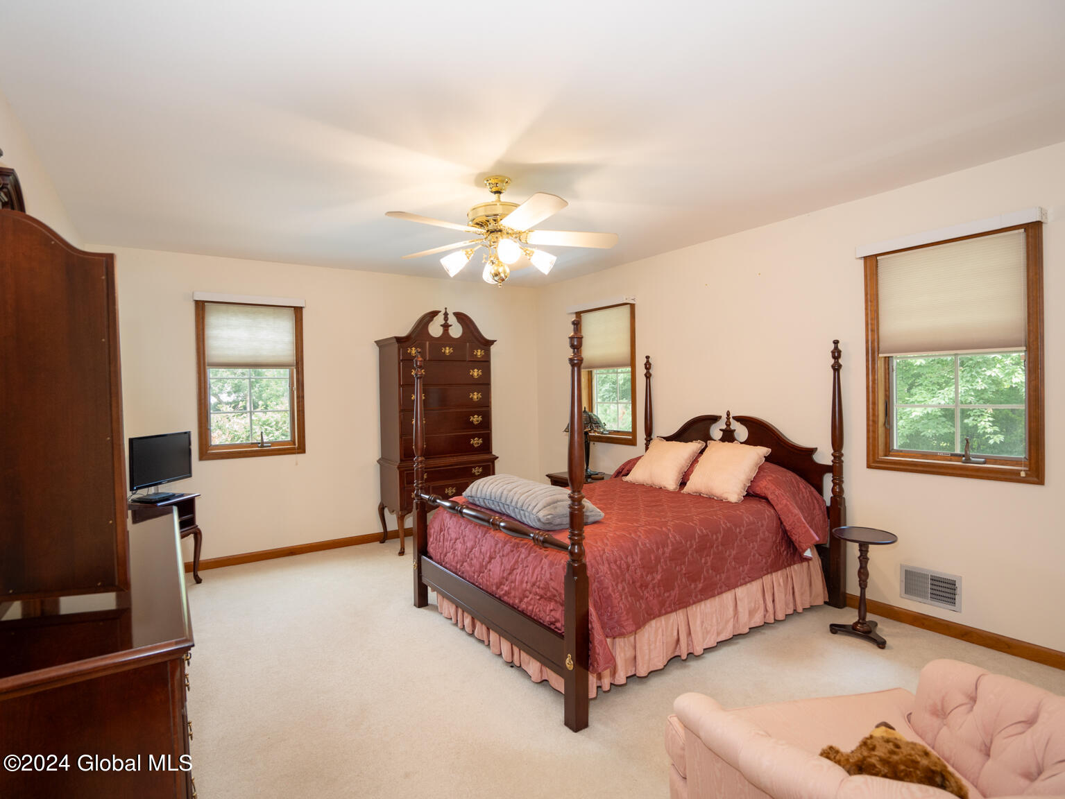 3087 New Williamsburg Drive