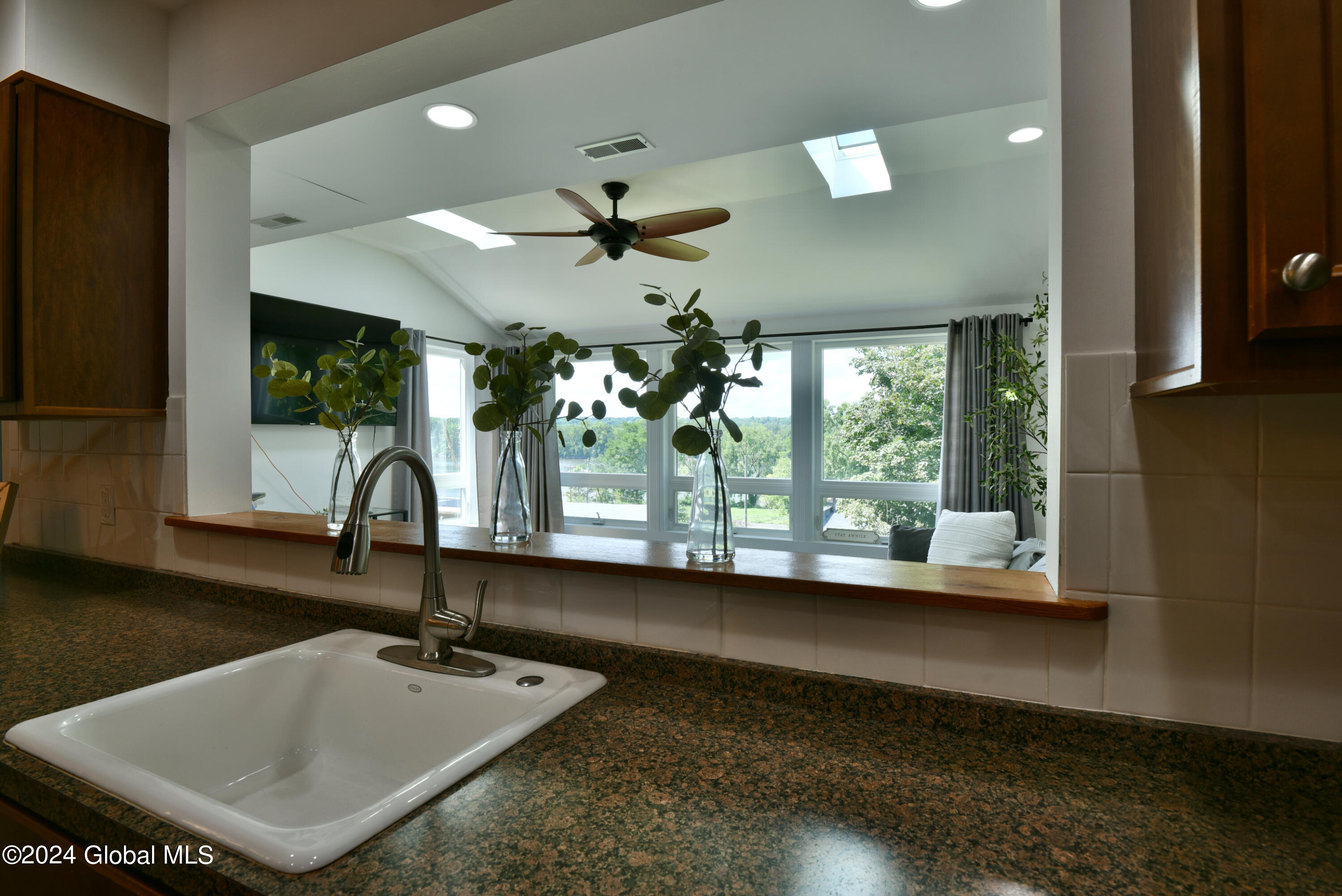 24 1st Street, Castleton-on-Hudson