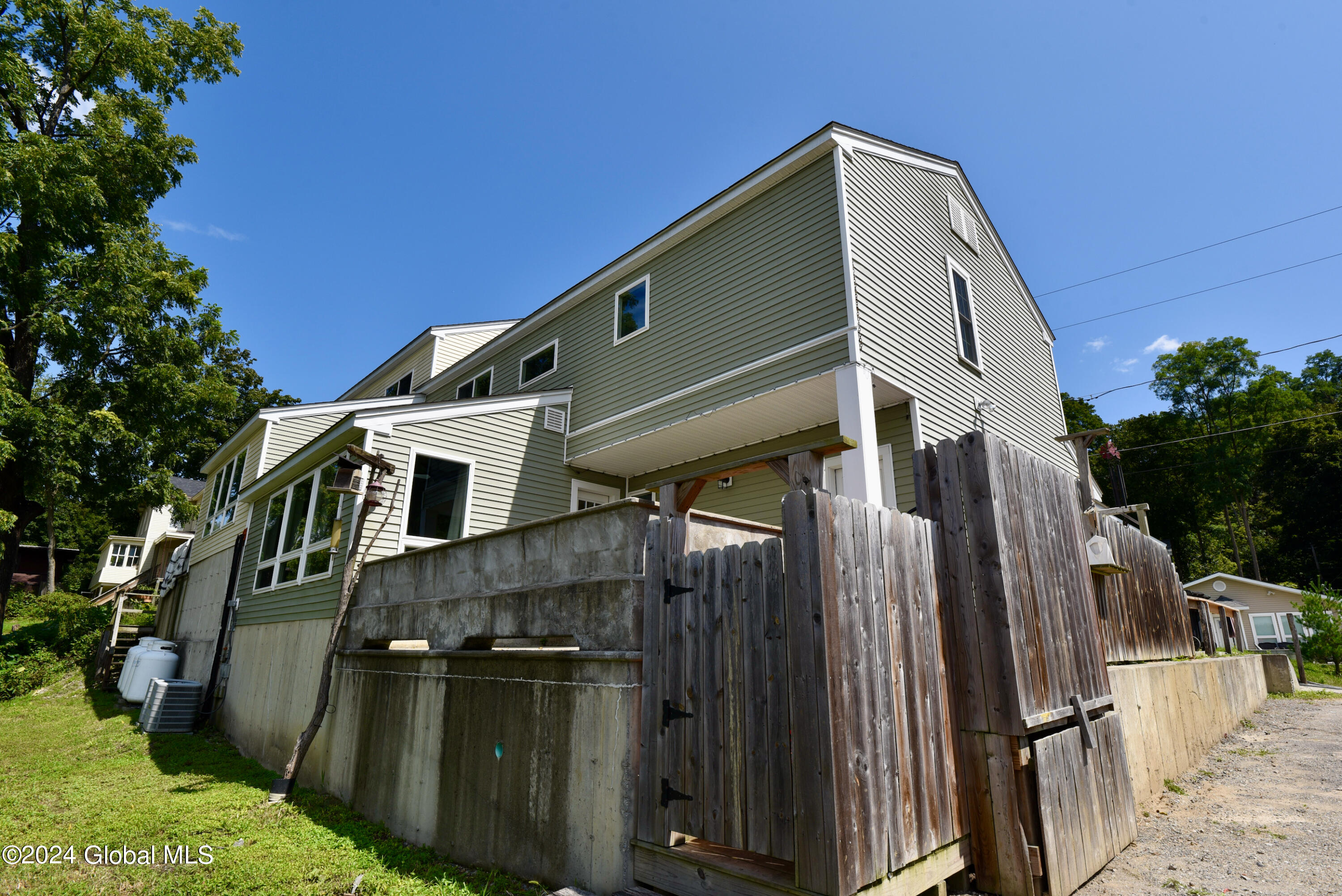 24 1st Street, Castleton-on-Hudson
