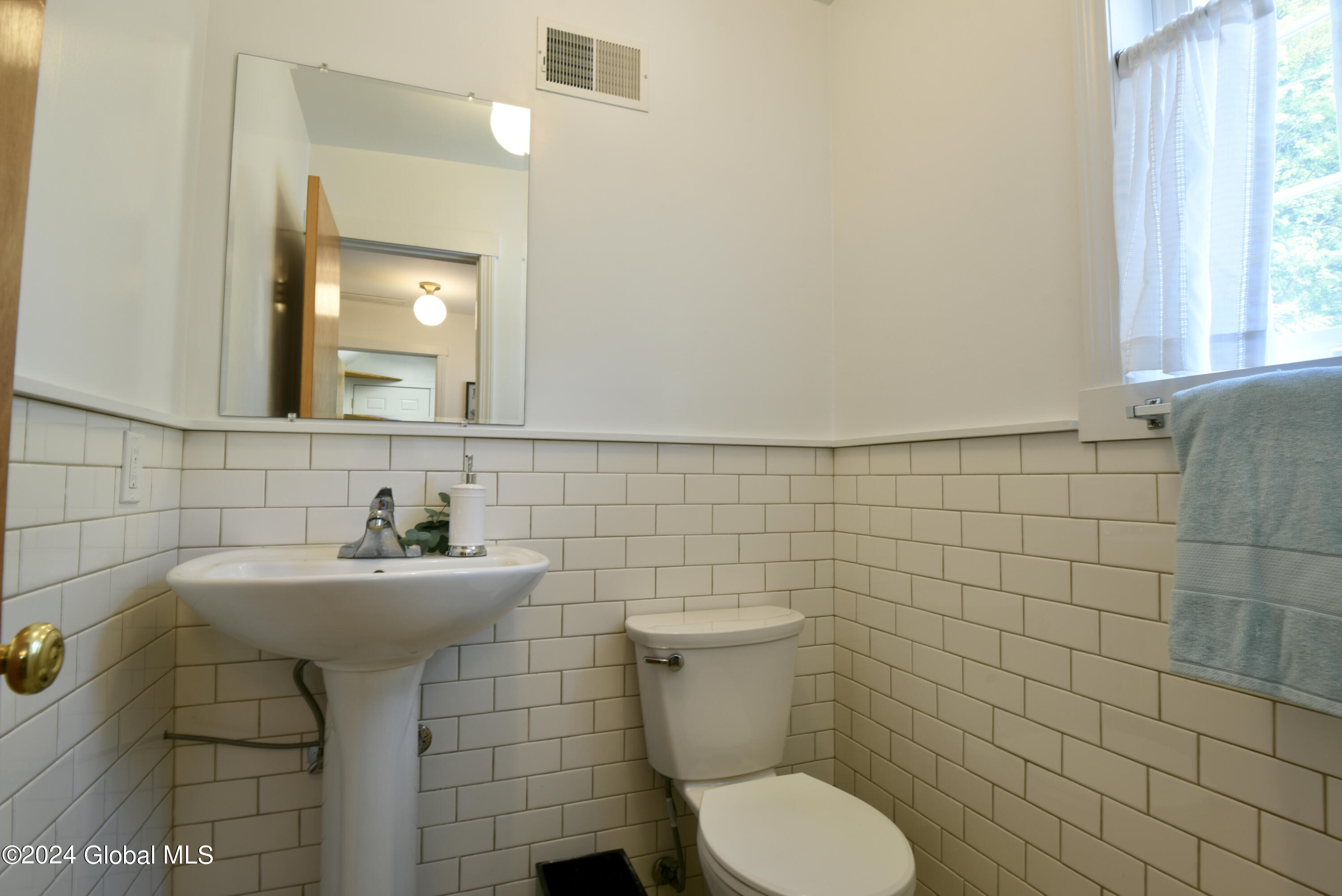 24 1st Street, Castleton-on-Hudson