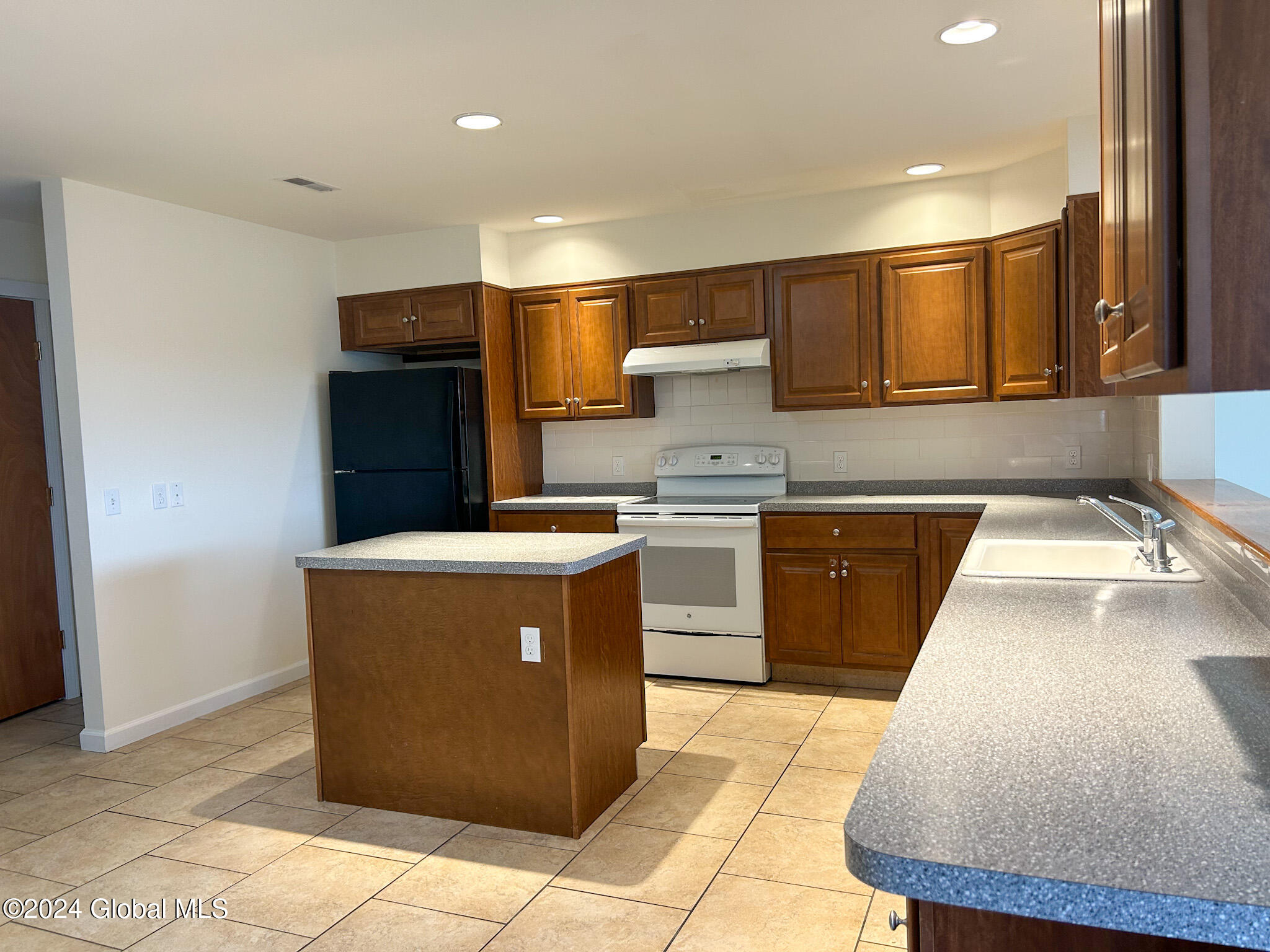 24 1st Street, Castleton-on-Hudson