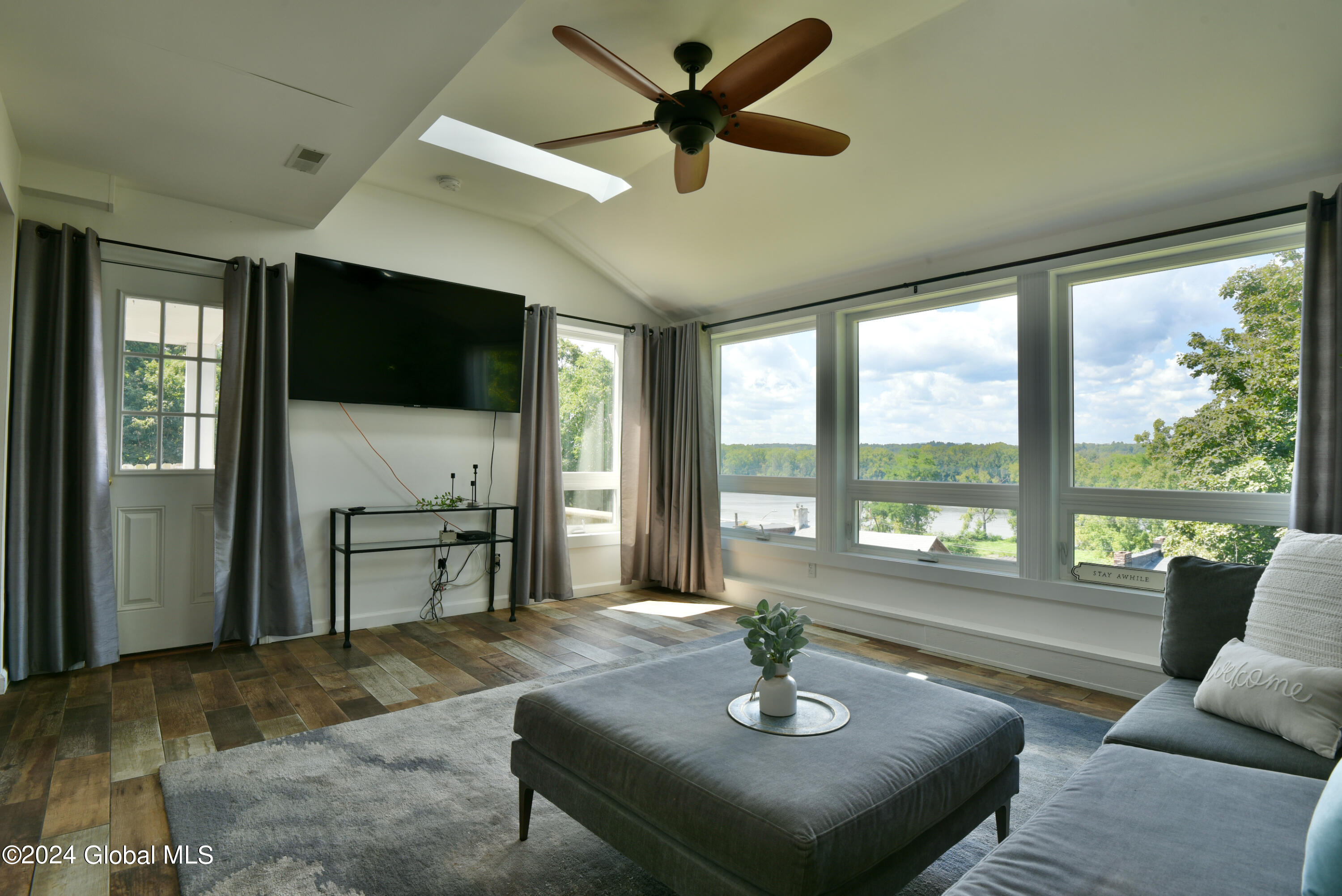 24 1st Street, Castleton-on-Hudson