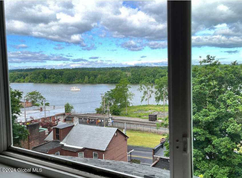 24 1st Street, Castleton-on-Hudson