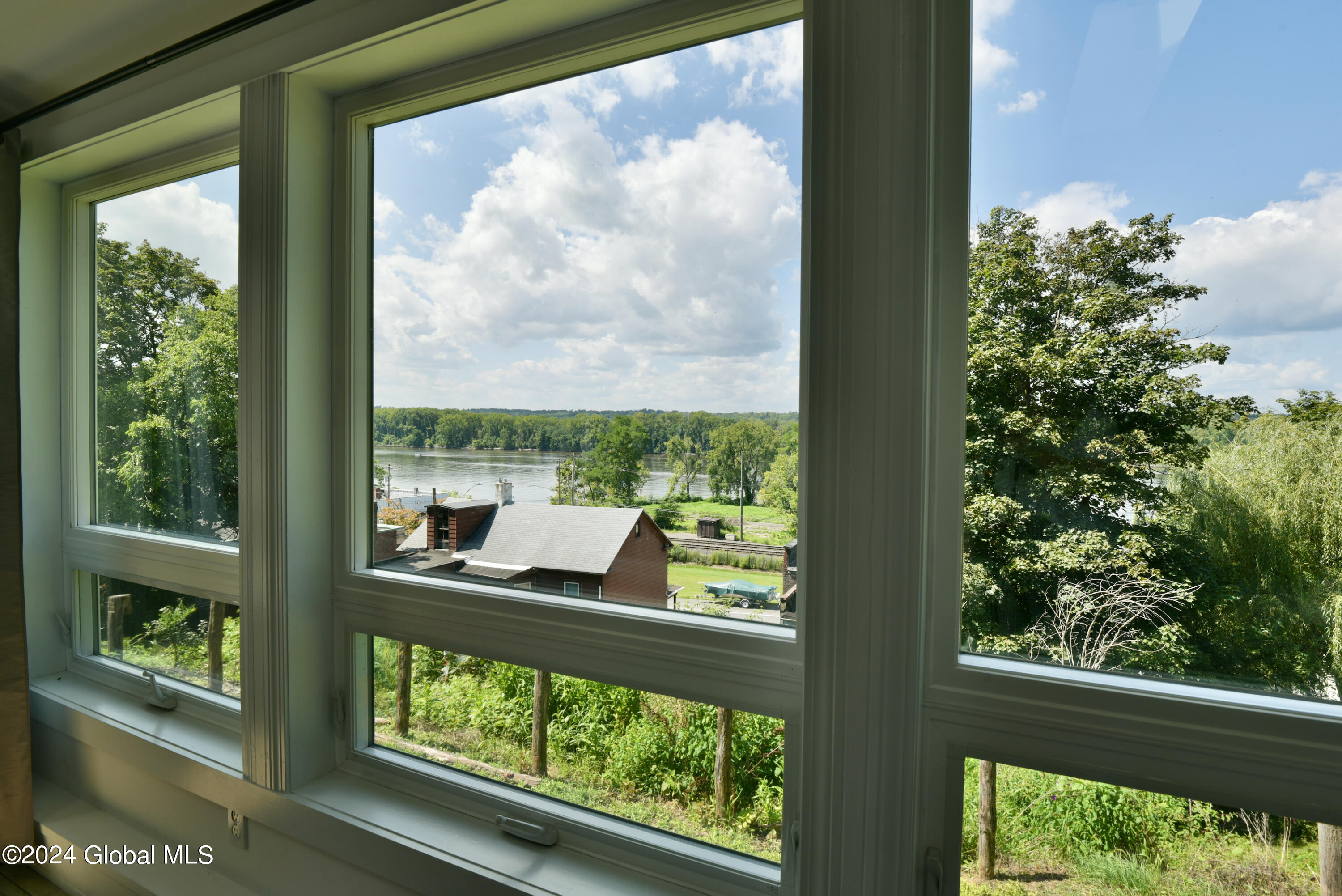 24 1st Street, Castleton-on-Hudson