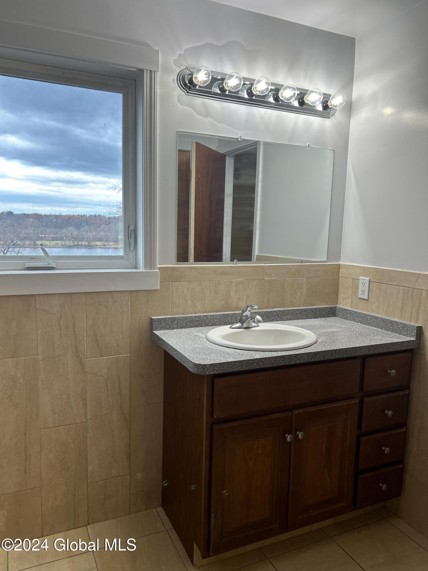 24 1st Street, Castleton-on-Hudson