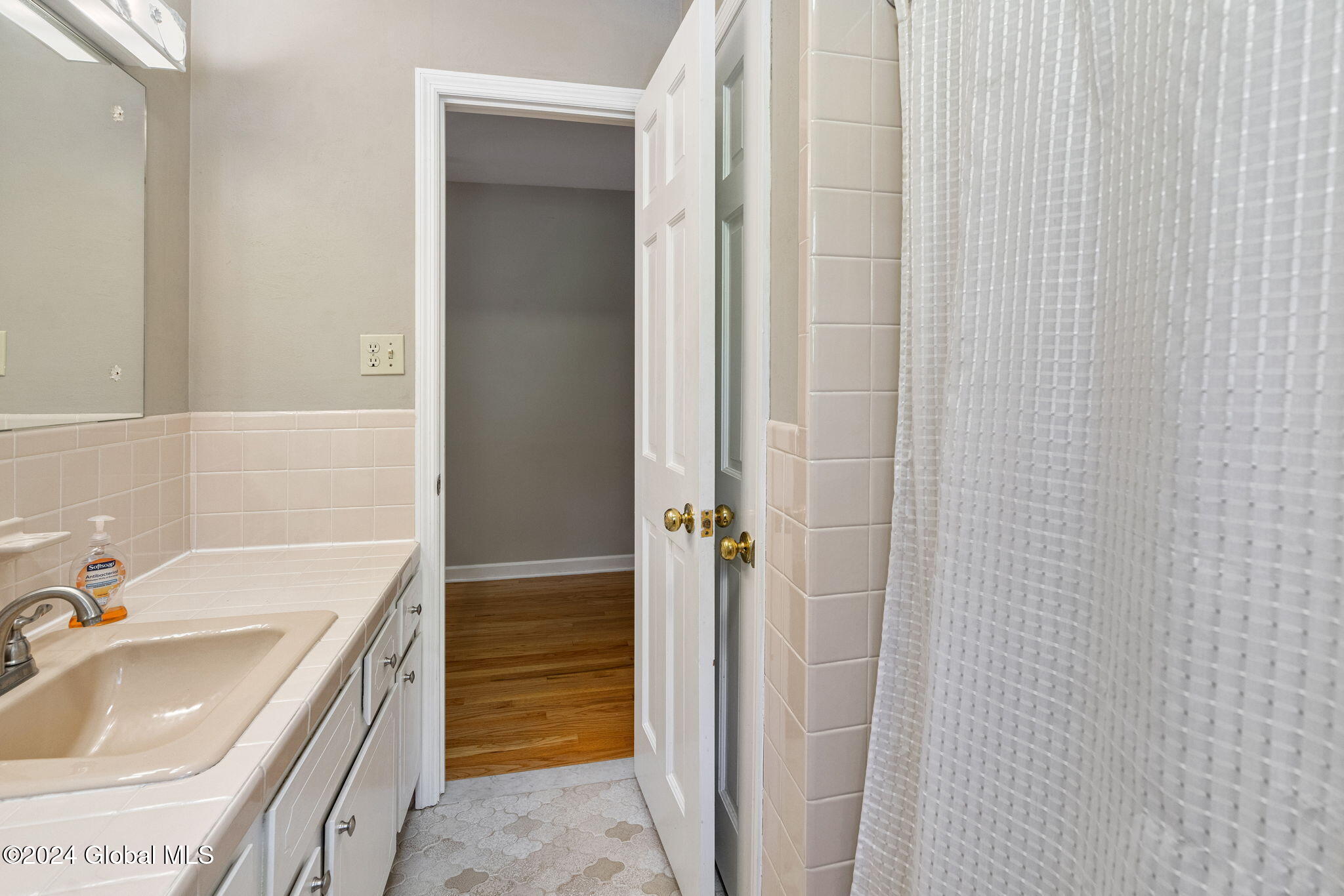 1349 Rosehill Boulevard