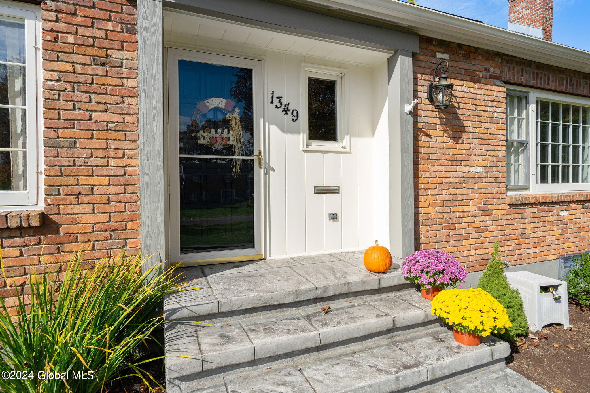 1349 Rosehill Boulevard