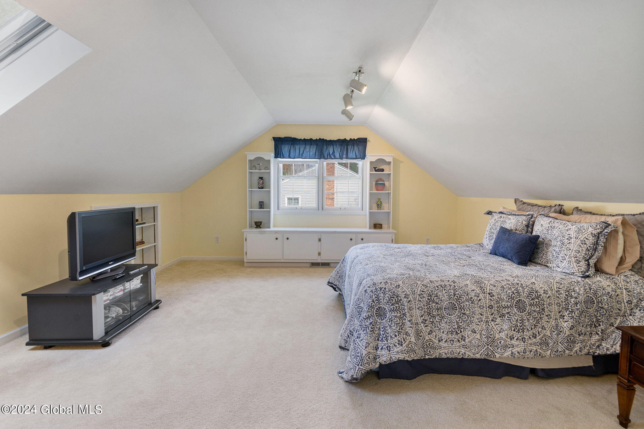 1349 Rosehill Boulevard