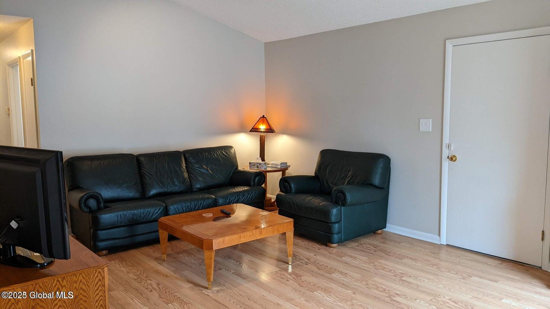 1006 Greenwich Drive, 6