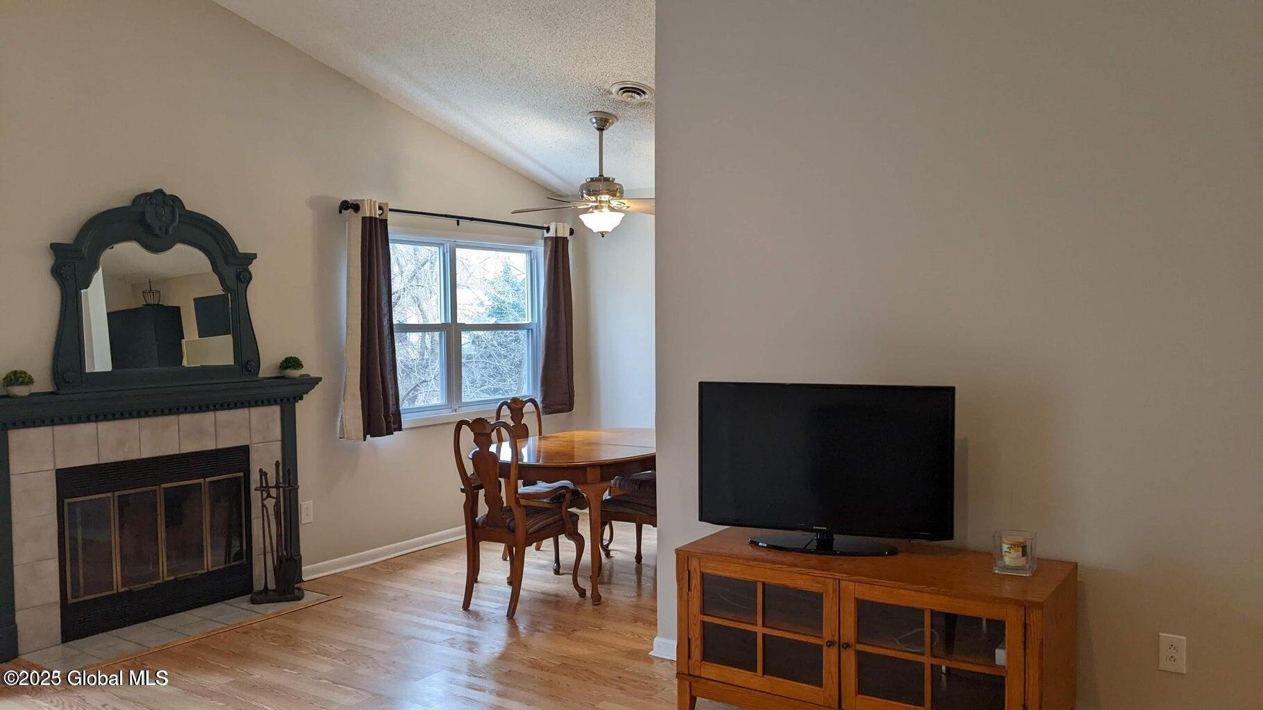 1006 Greenwich Drive, 6