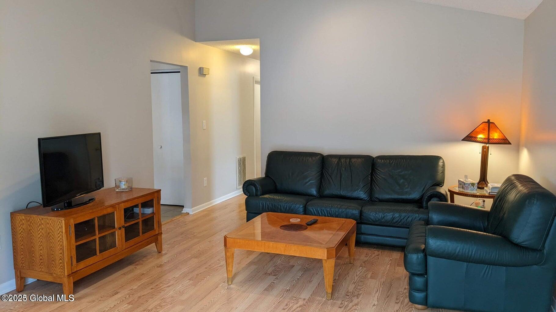 1006 Greenwich Drive, 6