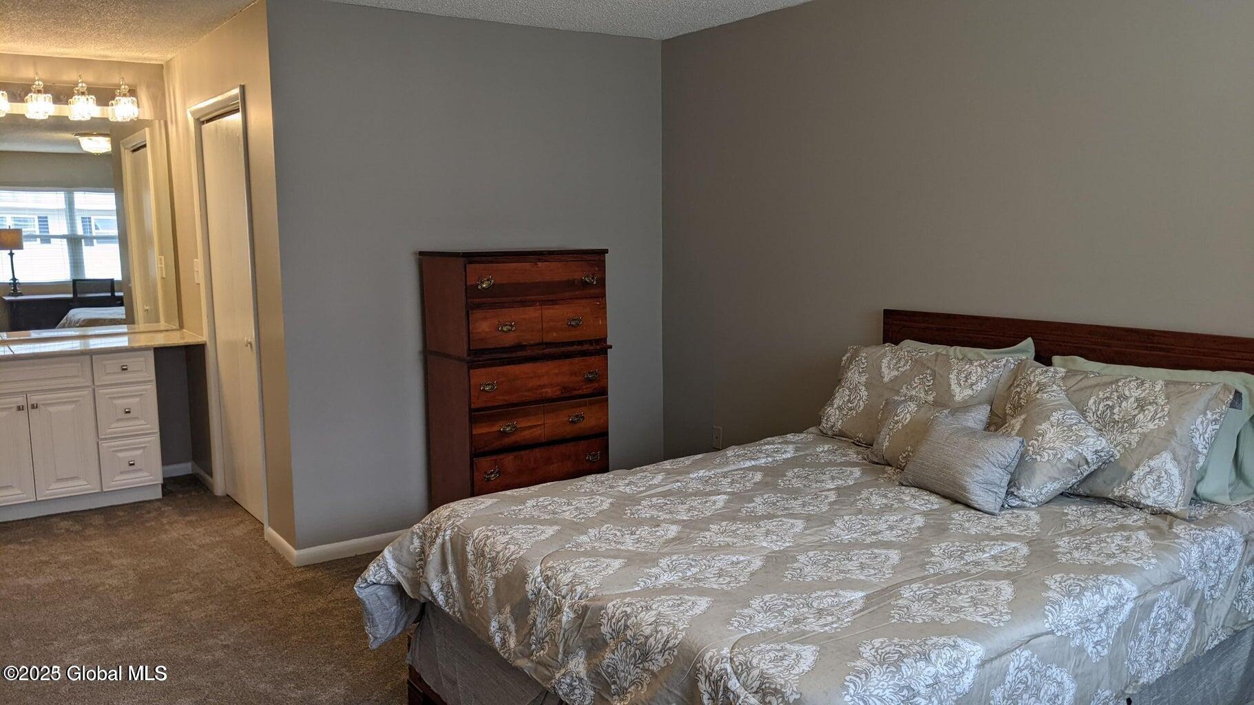 1006 Greenwich Drive, 6