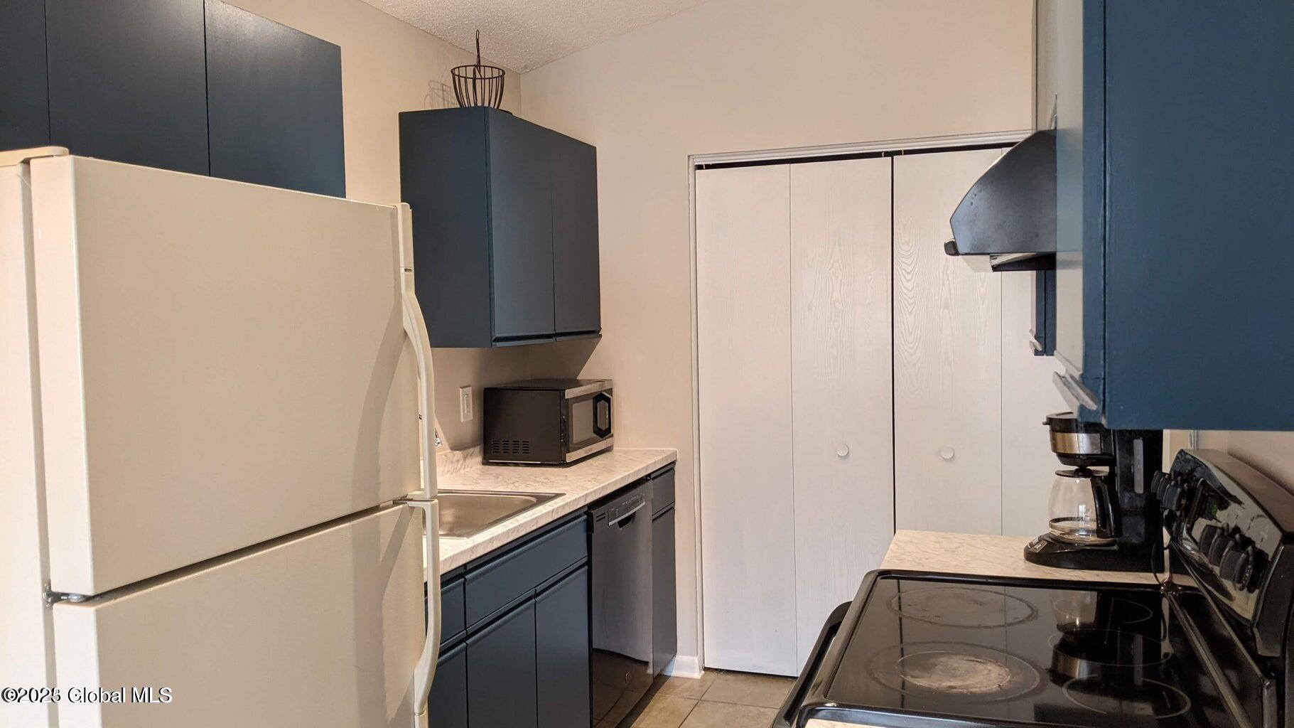 1006 Greenwich Drive, 6