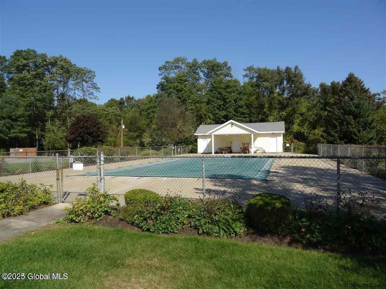 1006 Greenwich Drive, 6