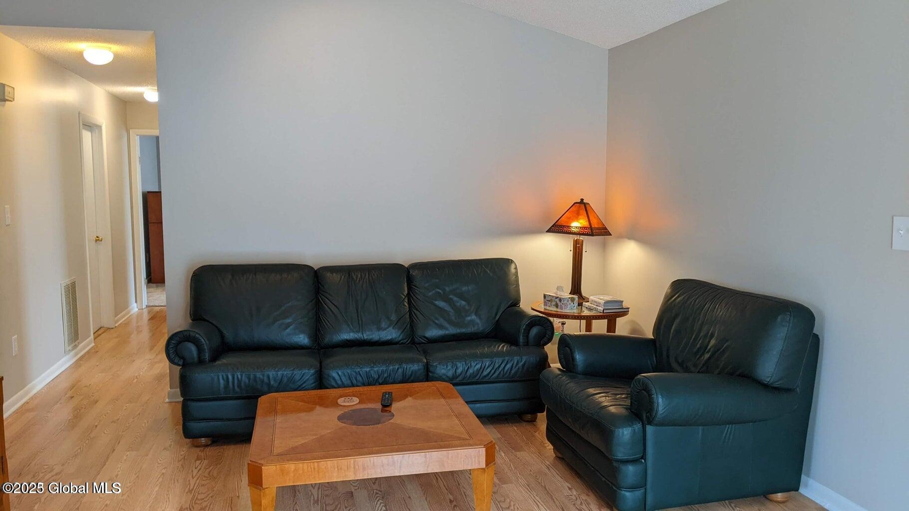 1006 Greenwich Drive, 6