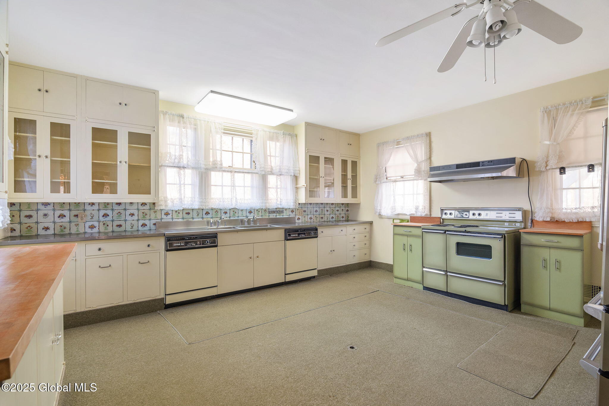 2125 Rosendale Road