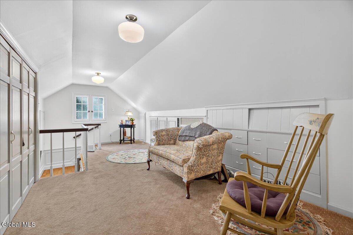 2254 Algonquin Road