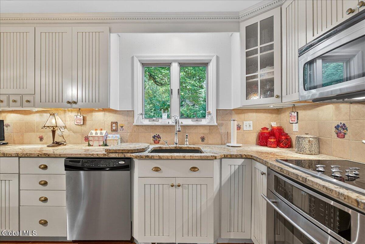 2254 Algonquin Road
