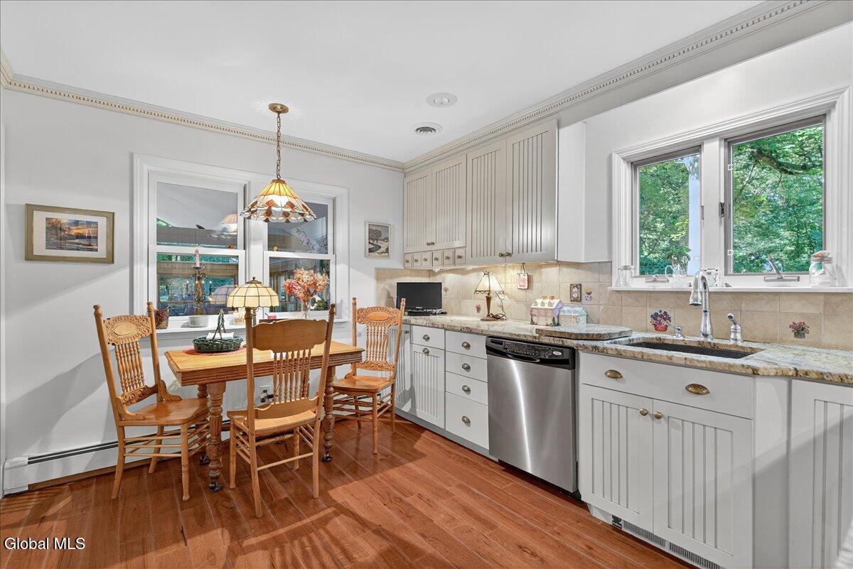 2254 Algonquin Road