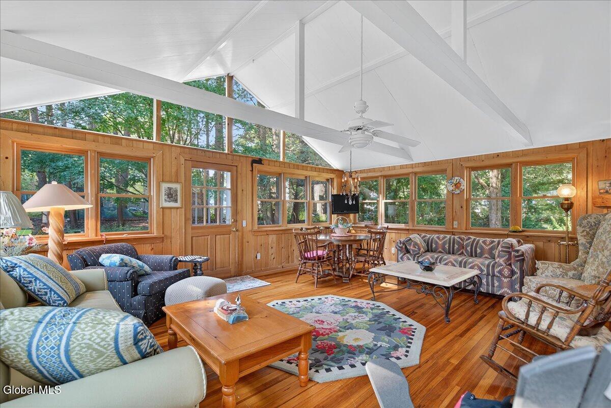 2254 Algonquin Road
