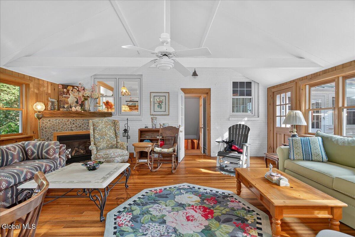 2254 Algonquin Road
