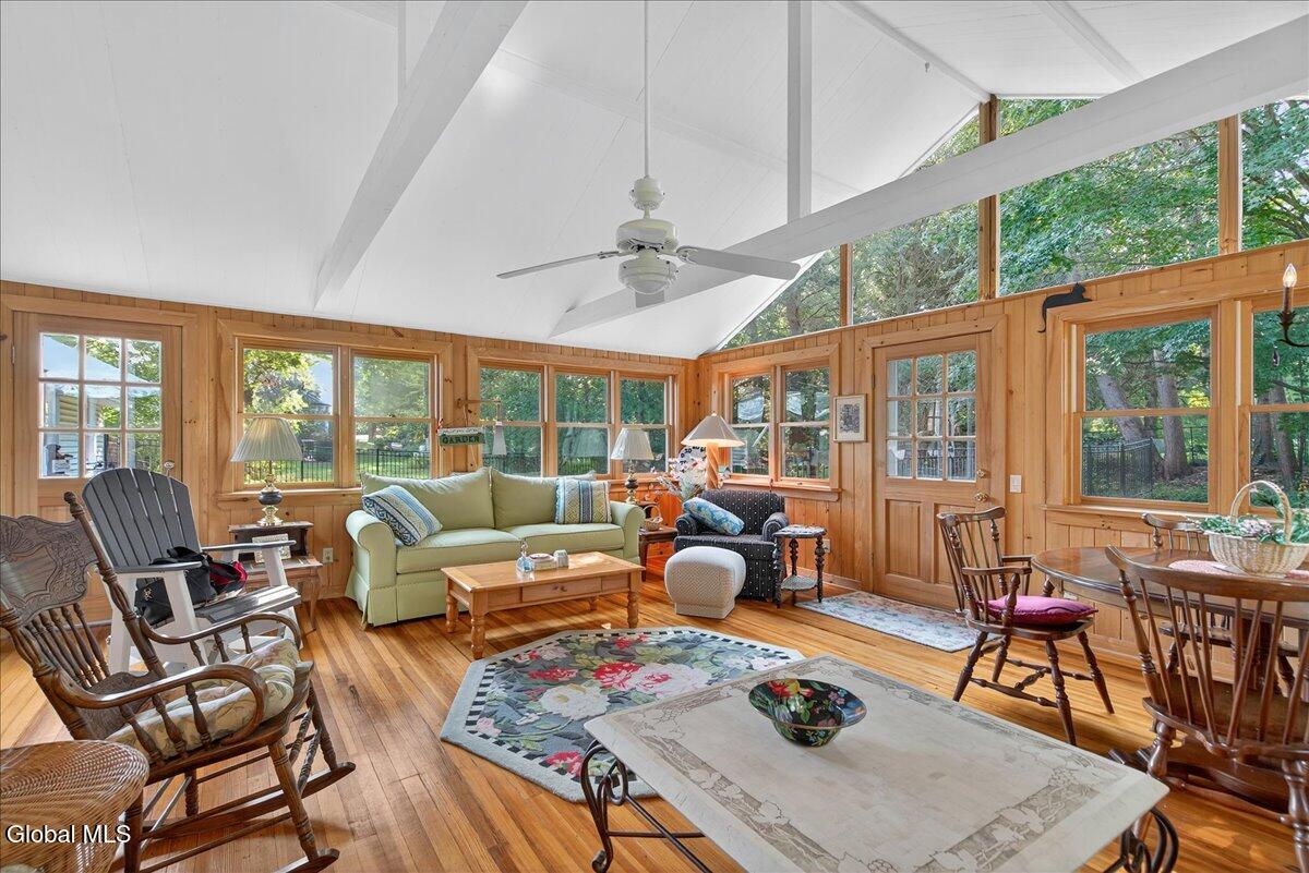 2254 Algonquin Road