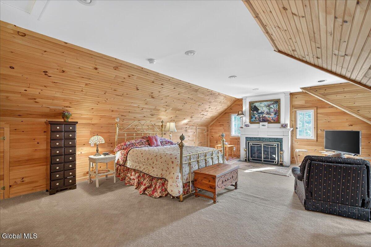 2254 Algonquin Road