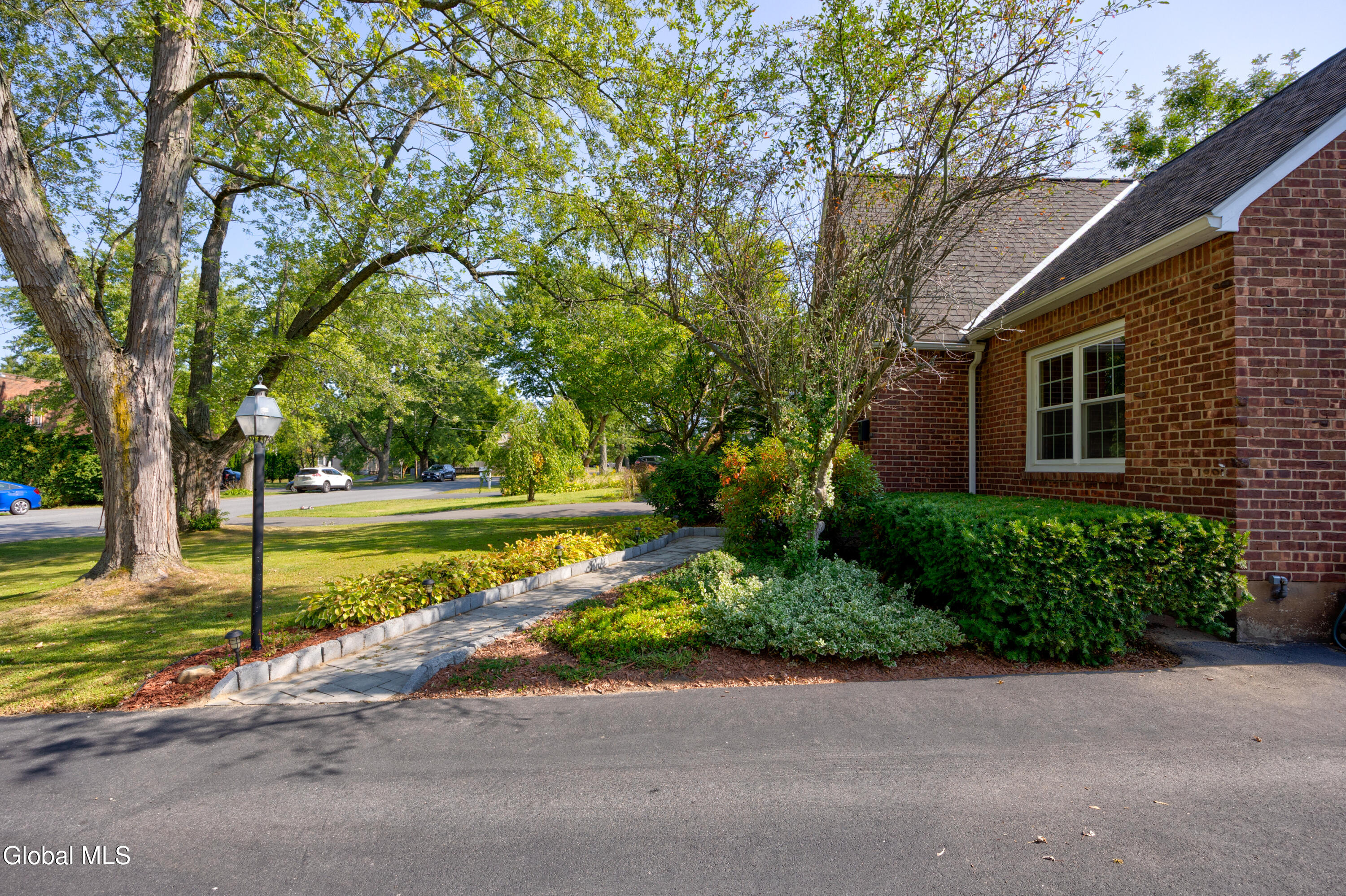 2324 Niskayuna Drive