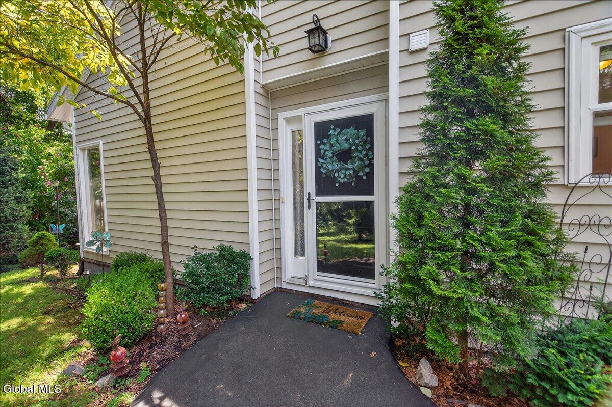 17 Green Meadow Drive