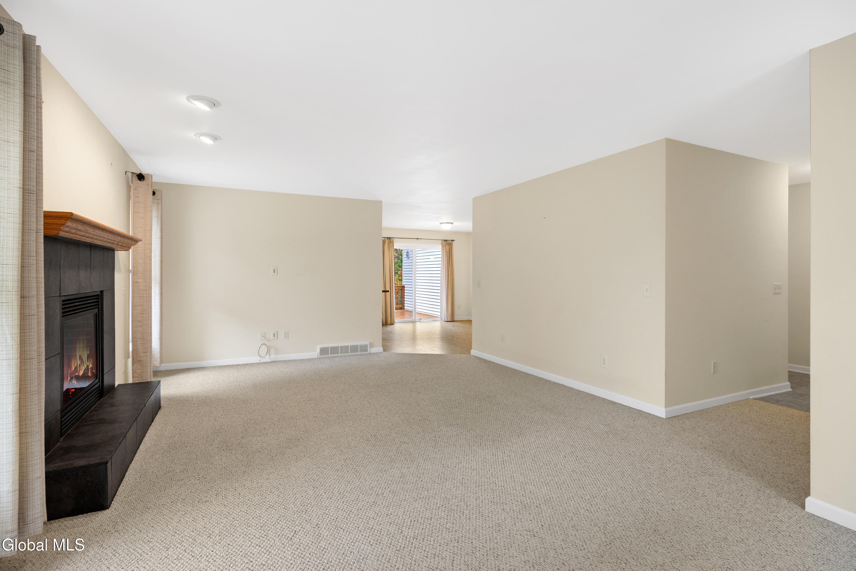 7 Riccardi Lane