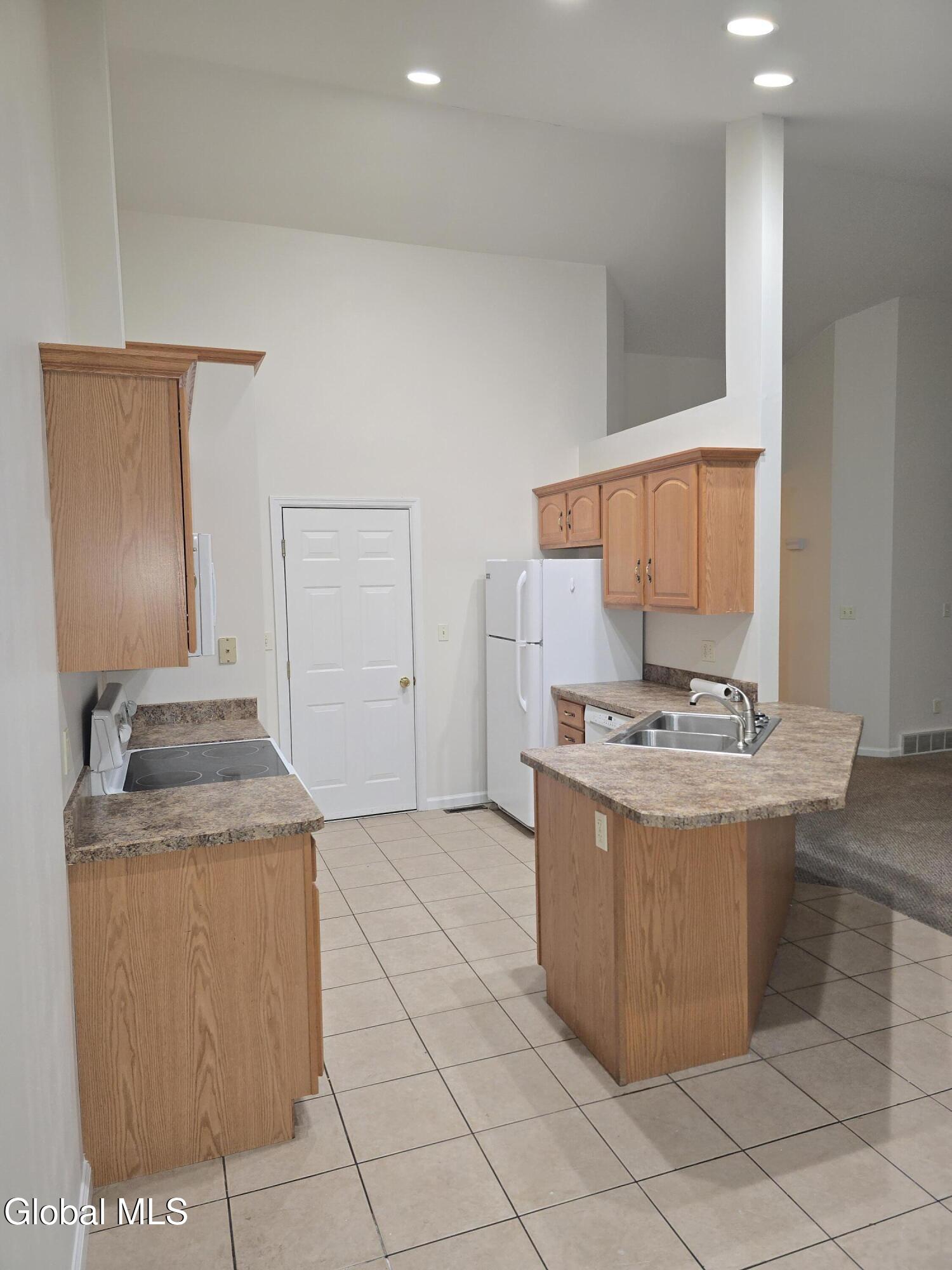 2 Red Maple Lane, A A