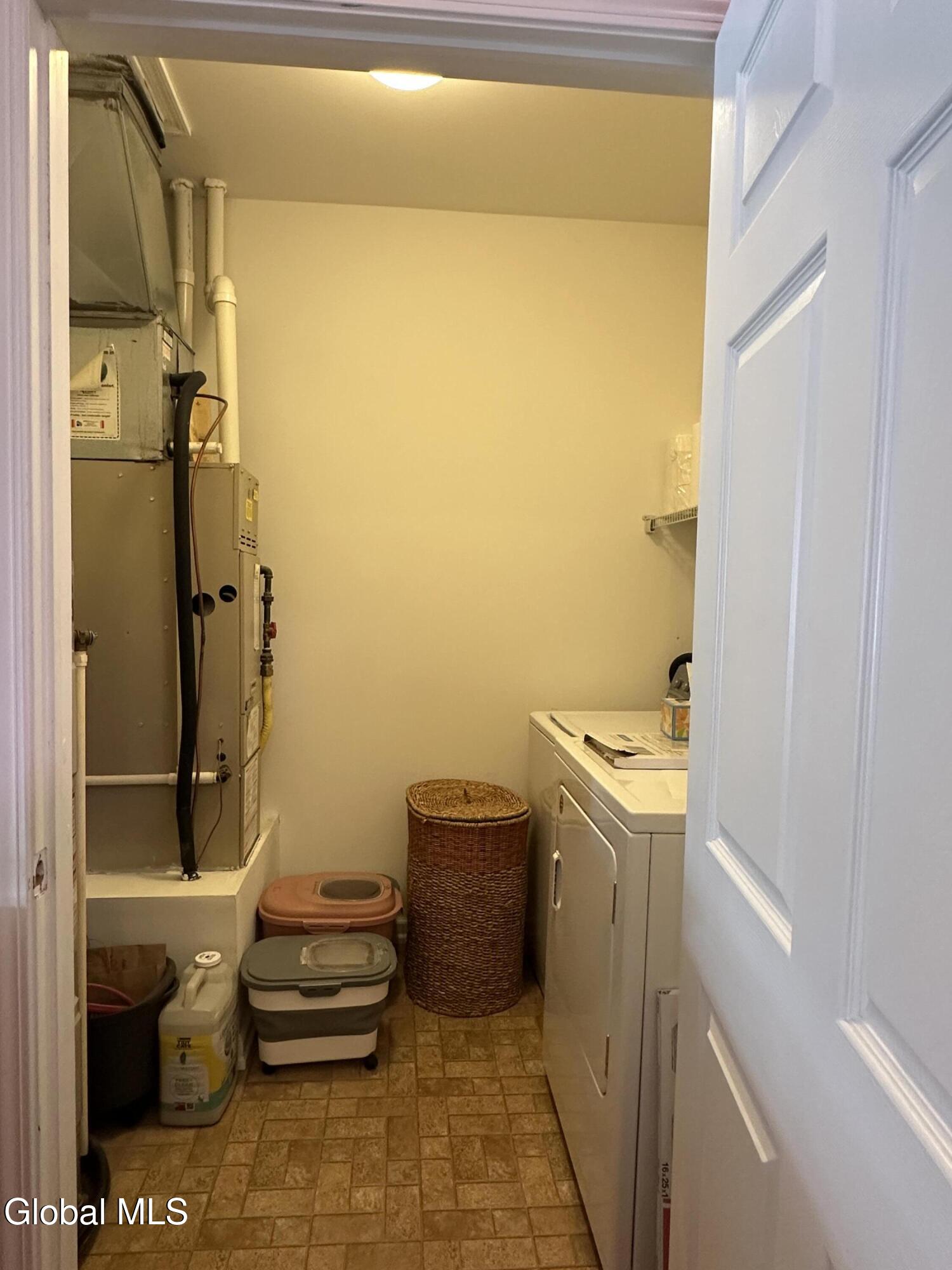 406 Worthington Terrace