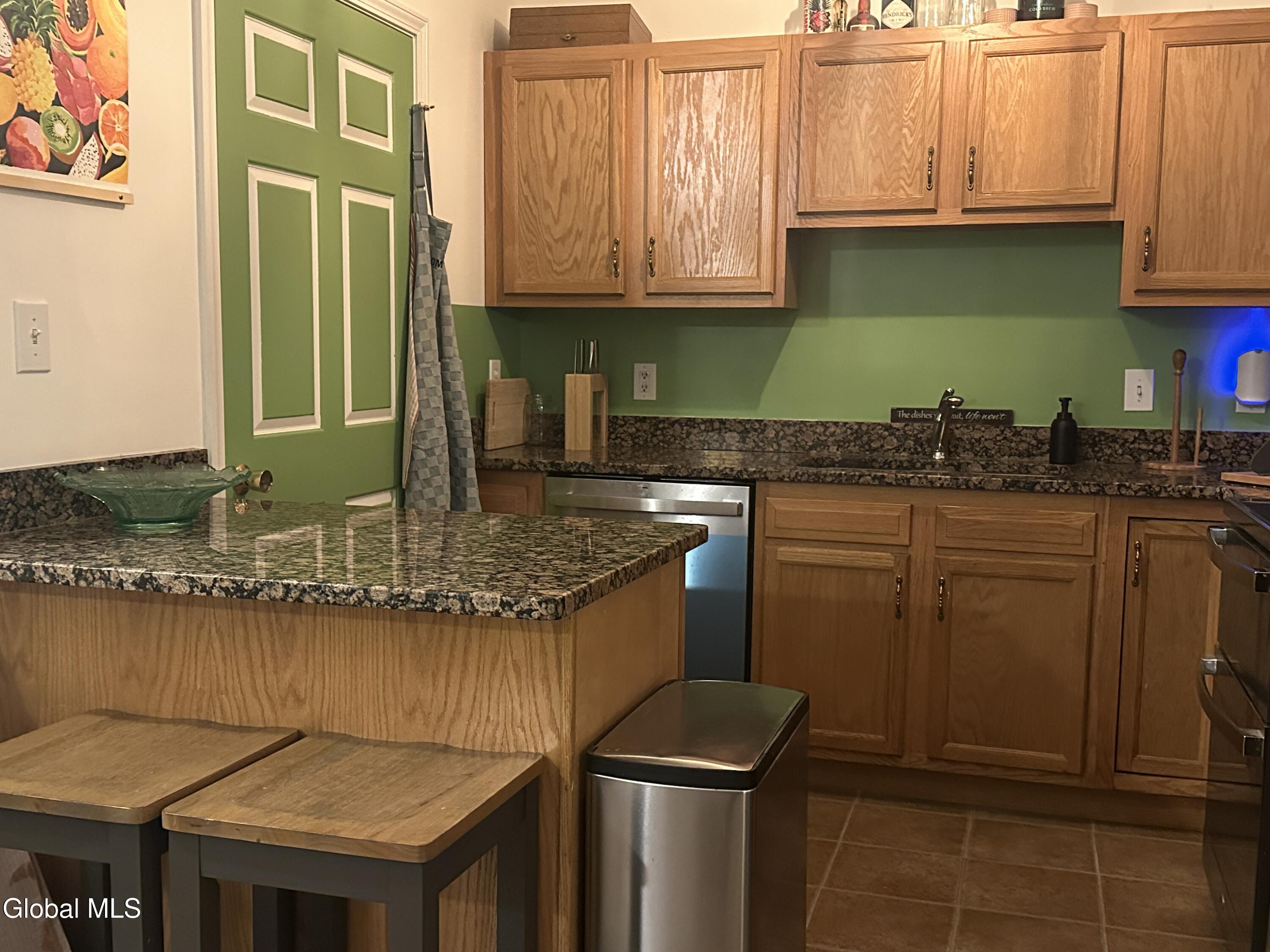 406 Worthington Terrace